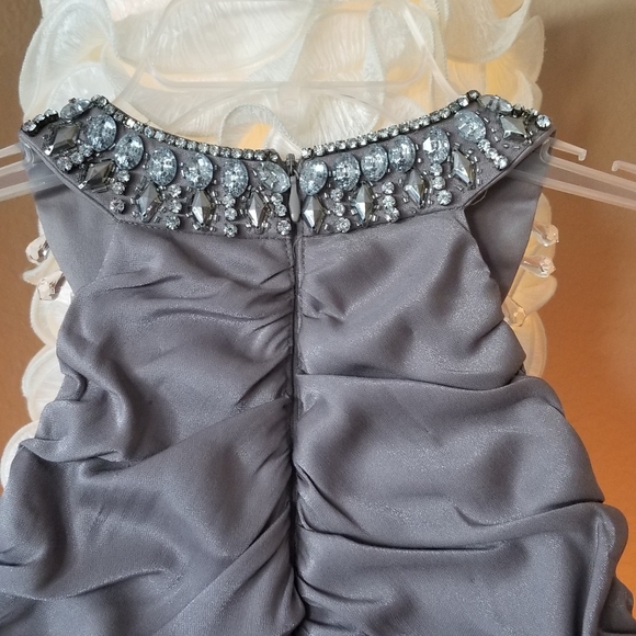 Gorgeous curve hugging dress - Picture 2 of 8